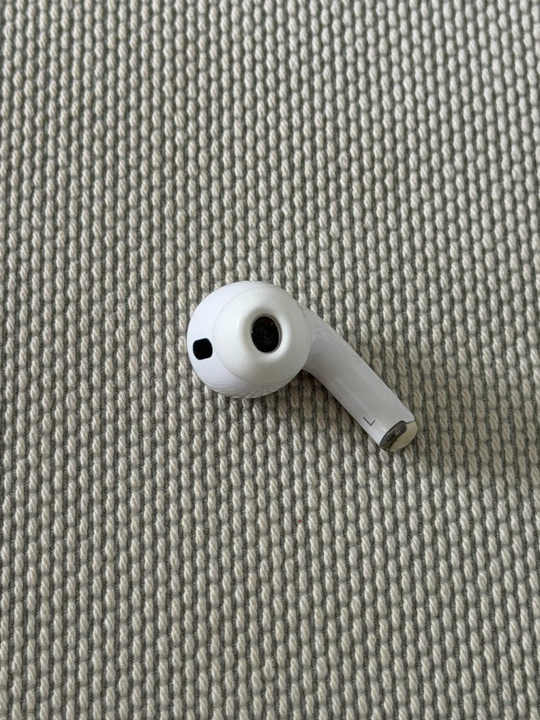 Apple AirPods Pro 2nd Gen - LEFT SIDE ONLY (As-Is / For Parts) - photo 2