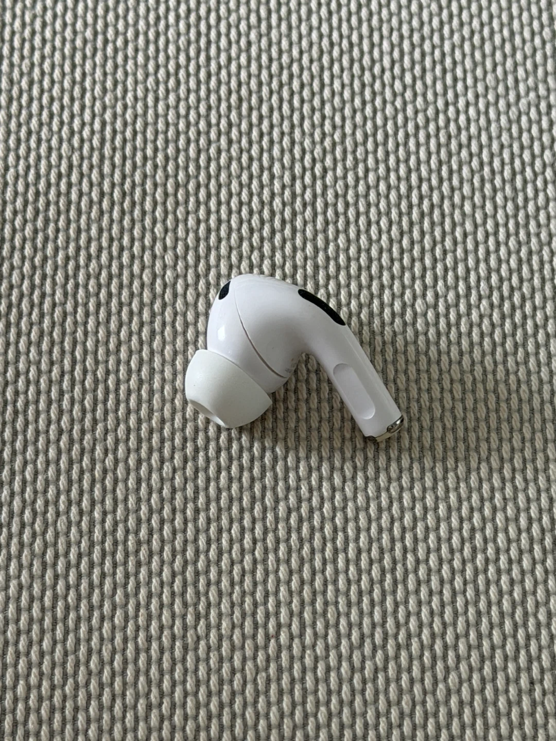 Apple AirPods Pro 2nd Gen - LEFT SIDE ONLY (As-Is / For Parts) - photo 3