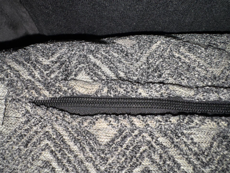Two throw pillows - photo 3