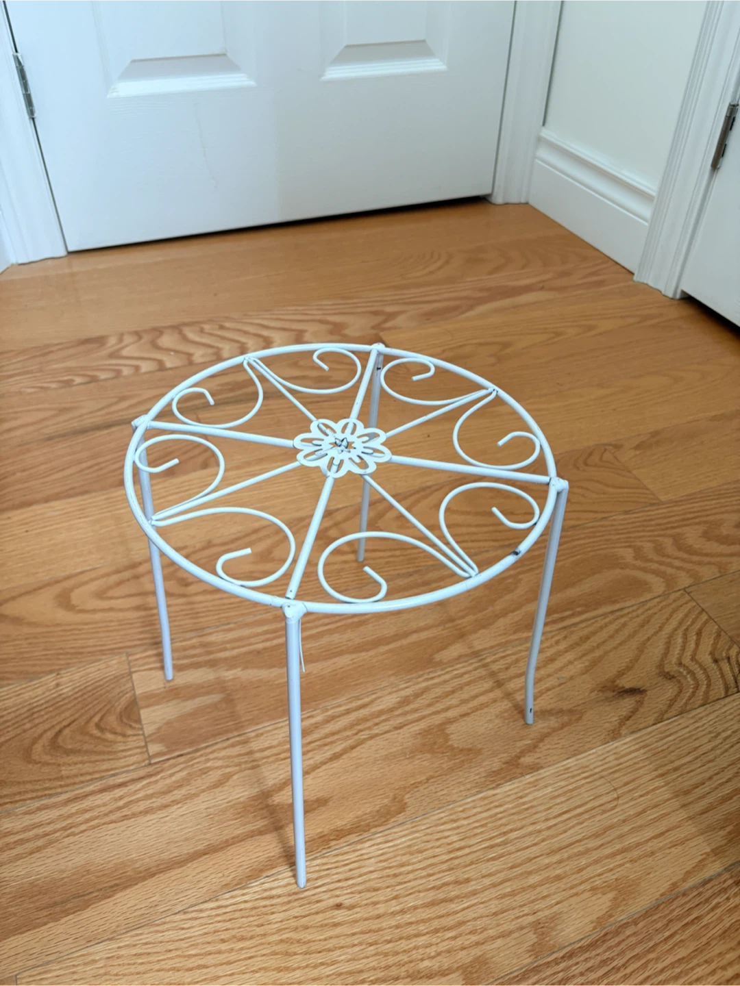 White Metal Plant Stand