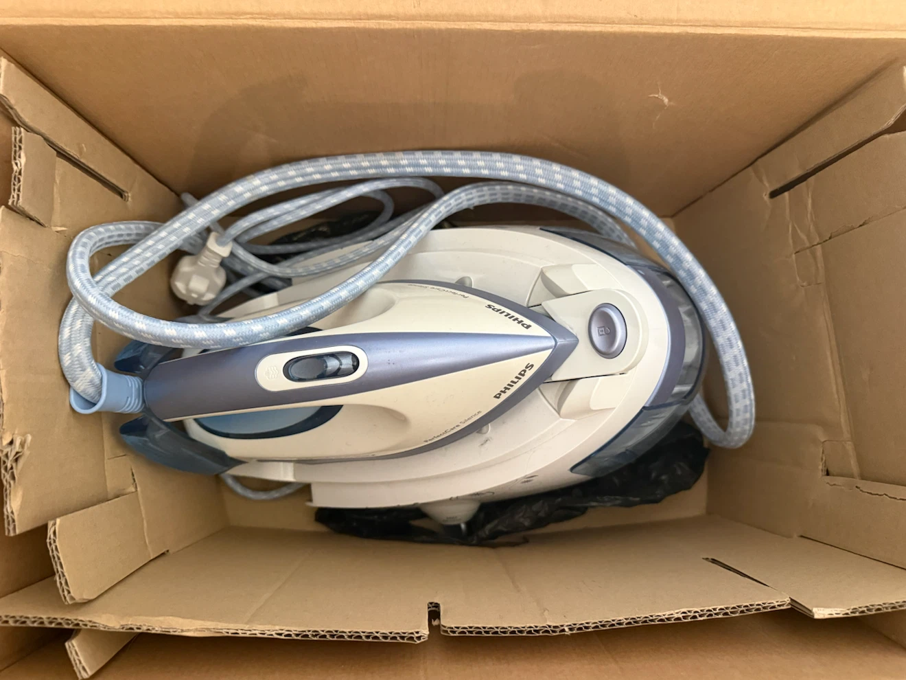 Philips PerfectCare Silence Steam Generator Iron GC9550 - photo 3