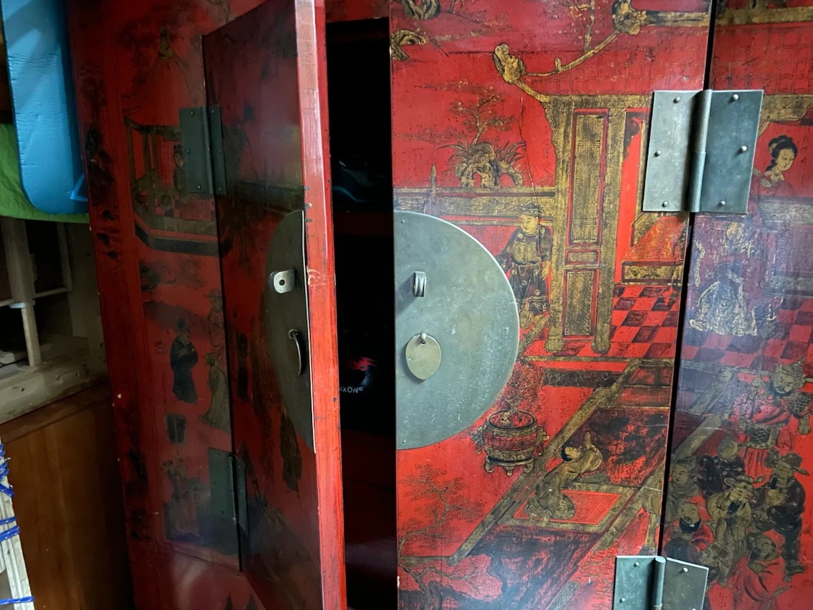 Vintage Chinese Wedding Cabinet - photo 2