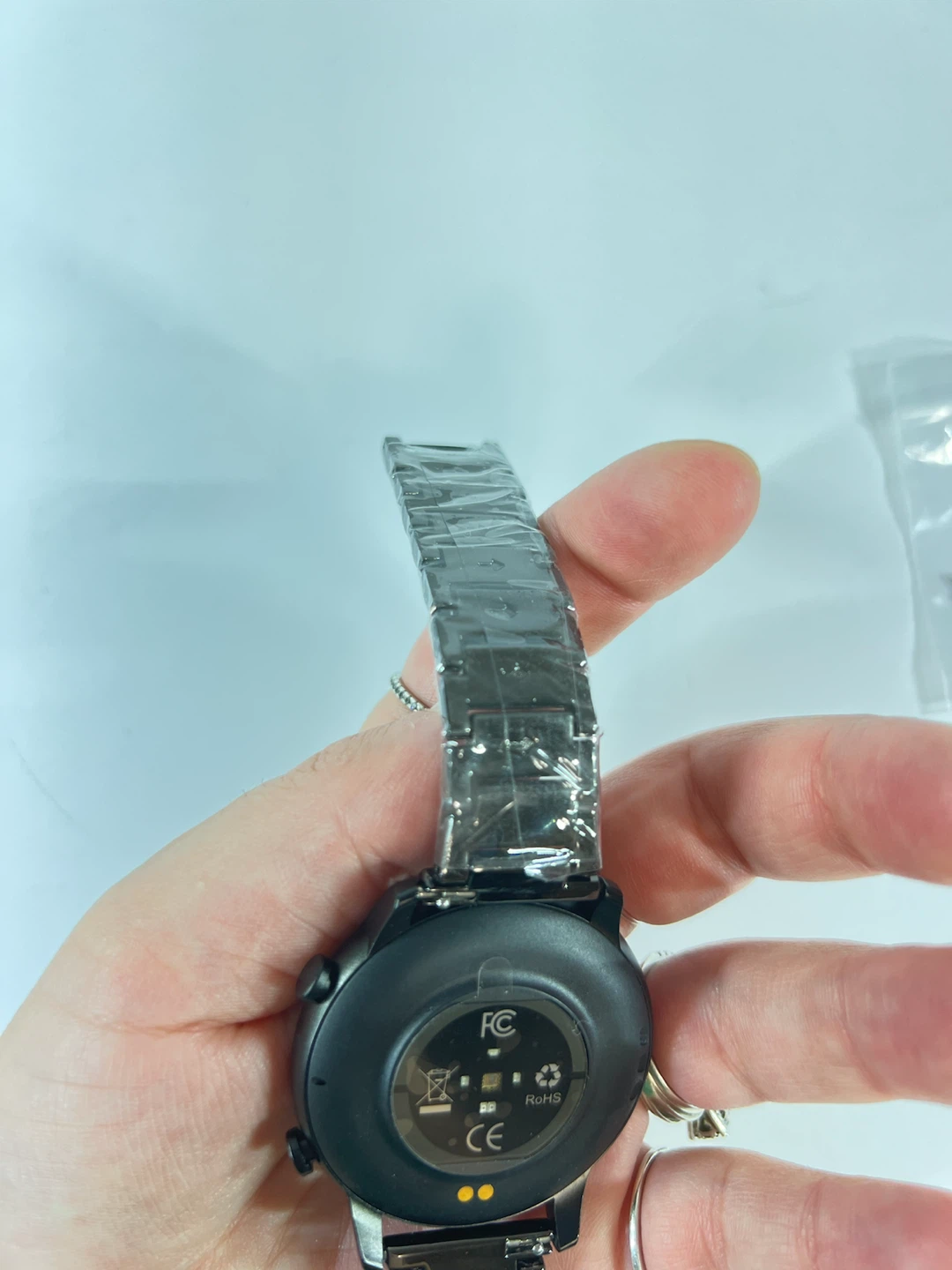 Smartwatch with Metal Band and Extra Silicone Strap - photo 5