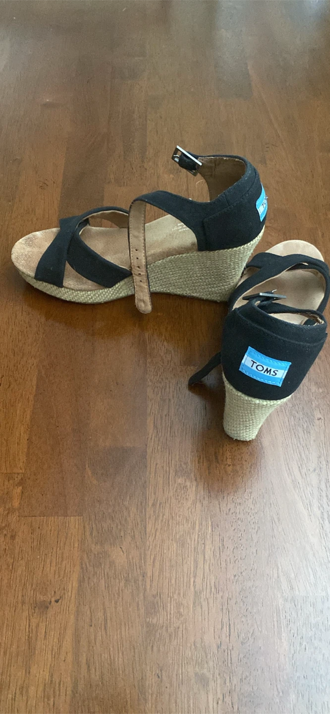 Tom’s Strappy Canvas Wedge