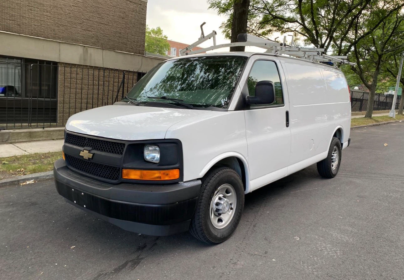 2017 Chevrolet Express Cargo Van - photo 2