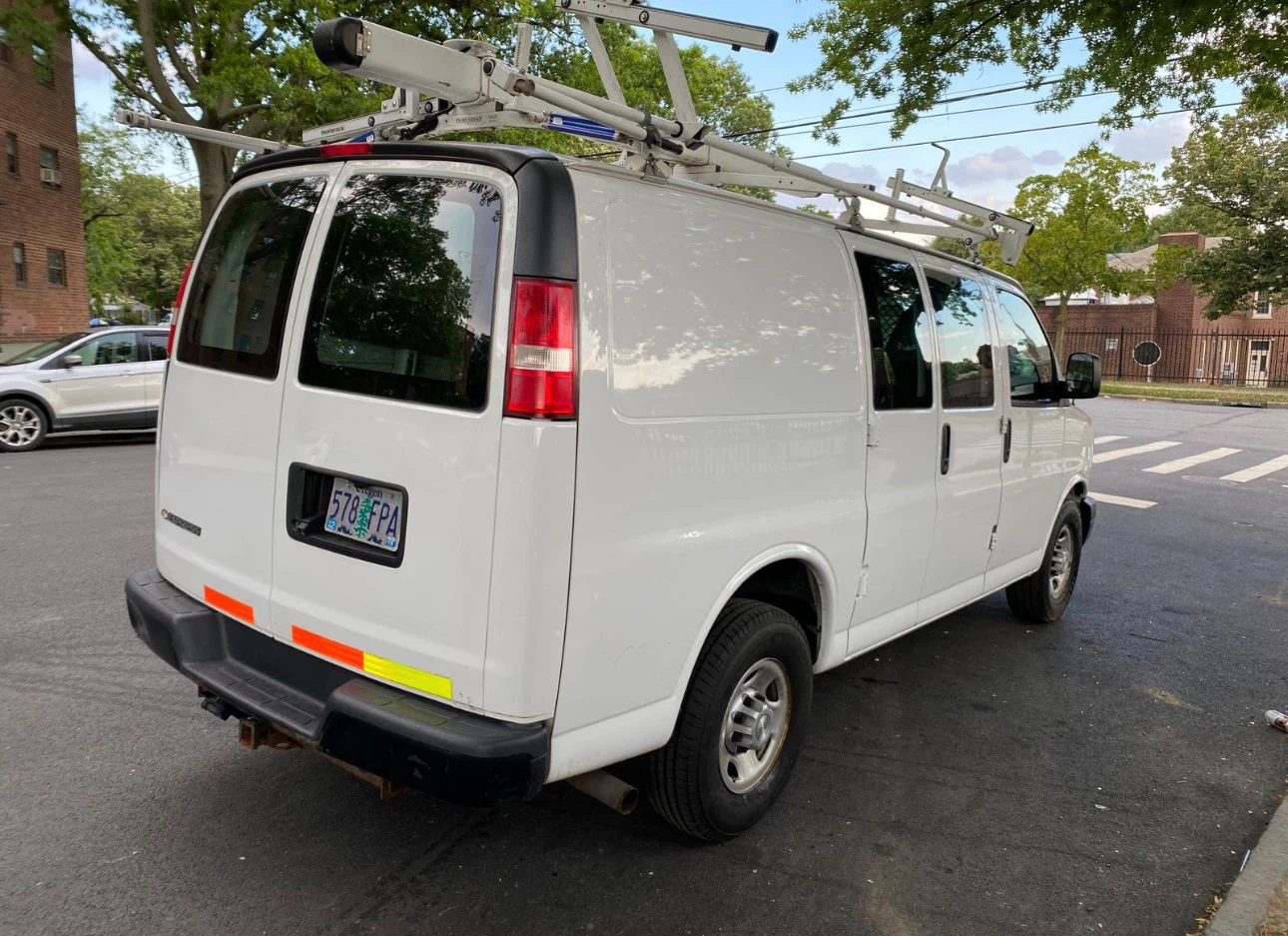 2017 Chevrolet Express Cargo Van - photo 4
