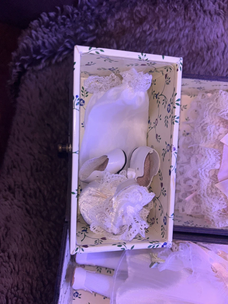 Porcelain Doll Collection with Outfits and Suitcases - photo 5