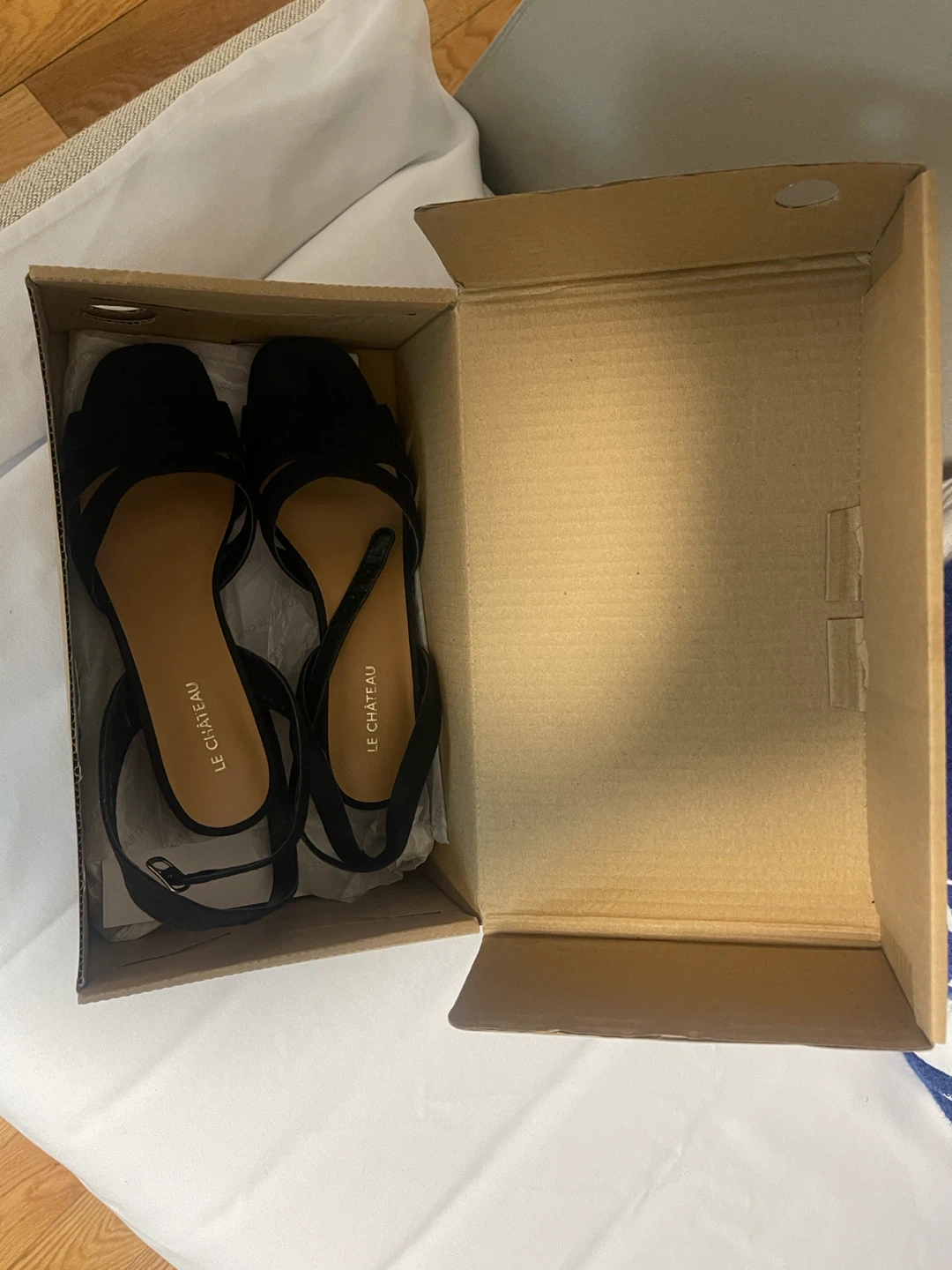 LE CHÂTEAU Black Suede Strappy Sandals - photo 2