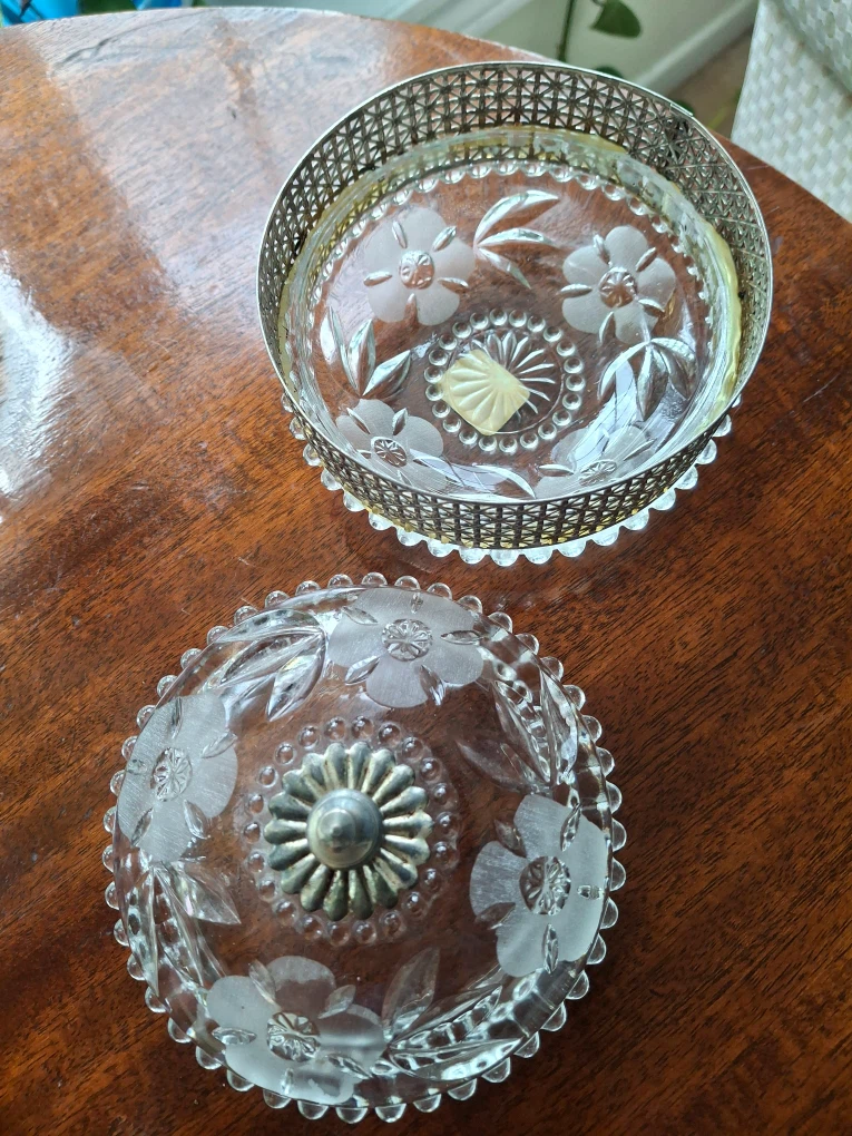 Small vintage potpourri dish - photo 2