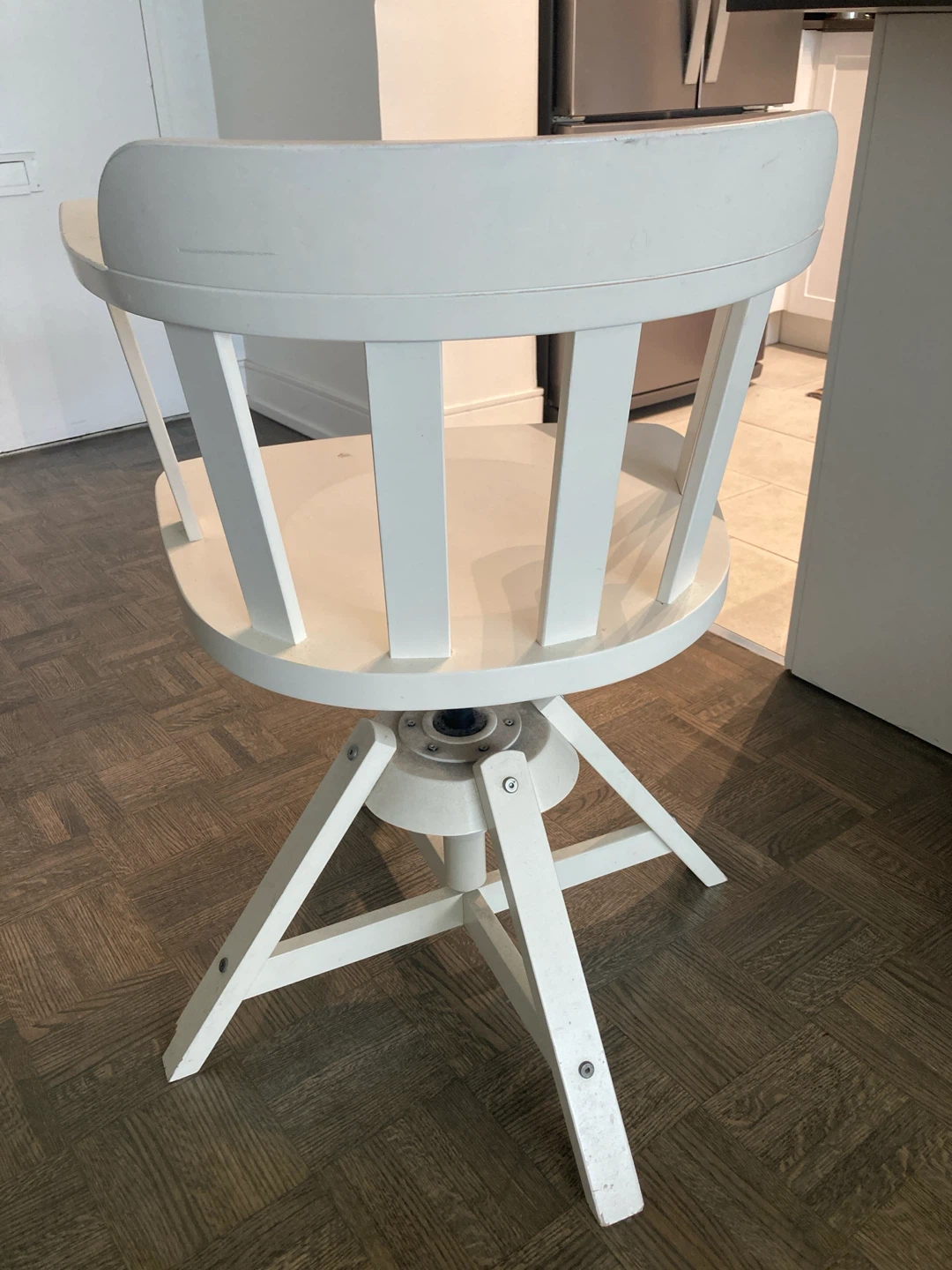 White Swivel Chair - photo 2