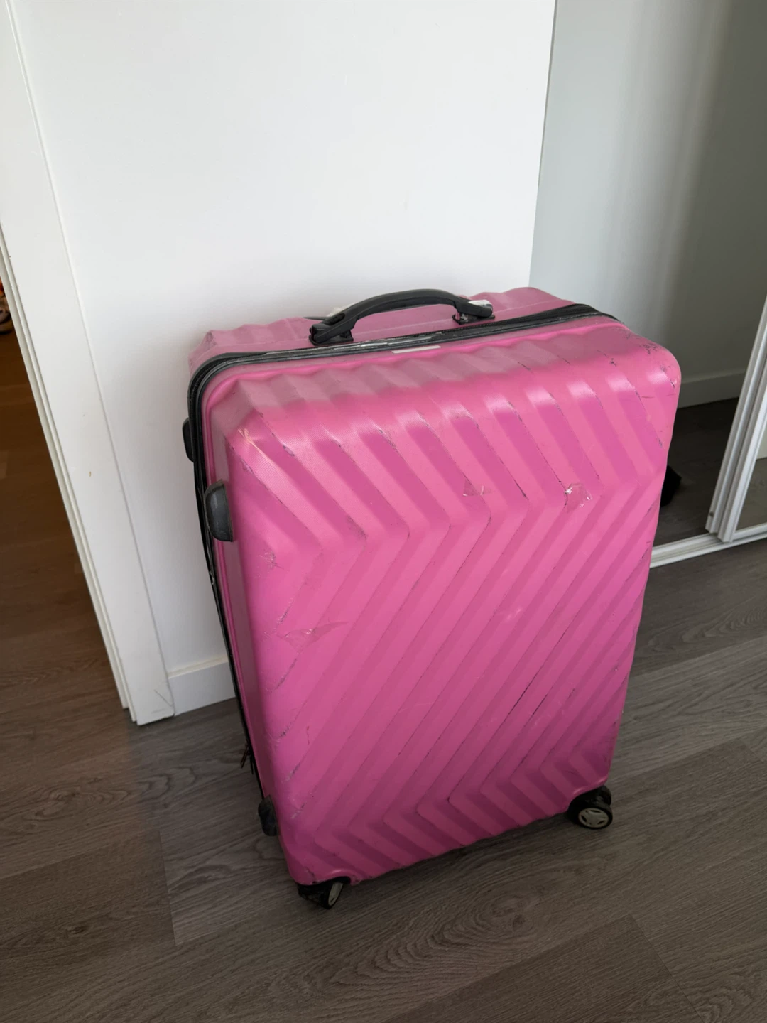 Pink Hard Shell Suitcase - photo 2