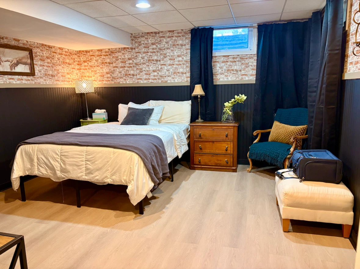 Queen Mattress & frame- Like new