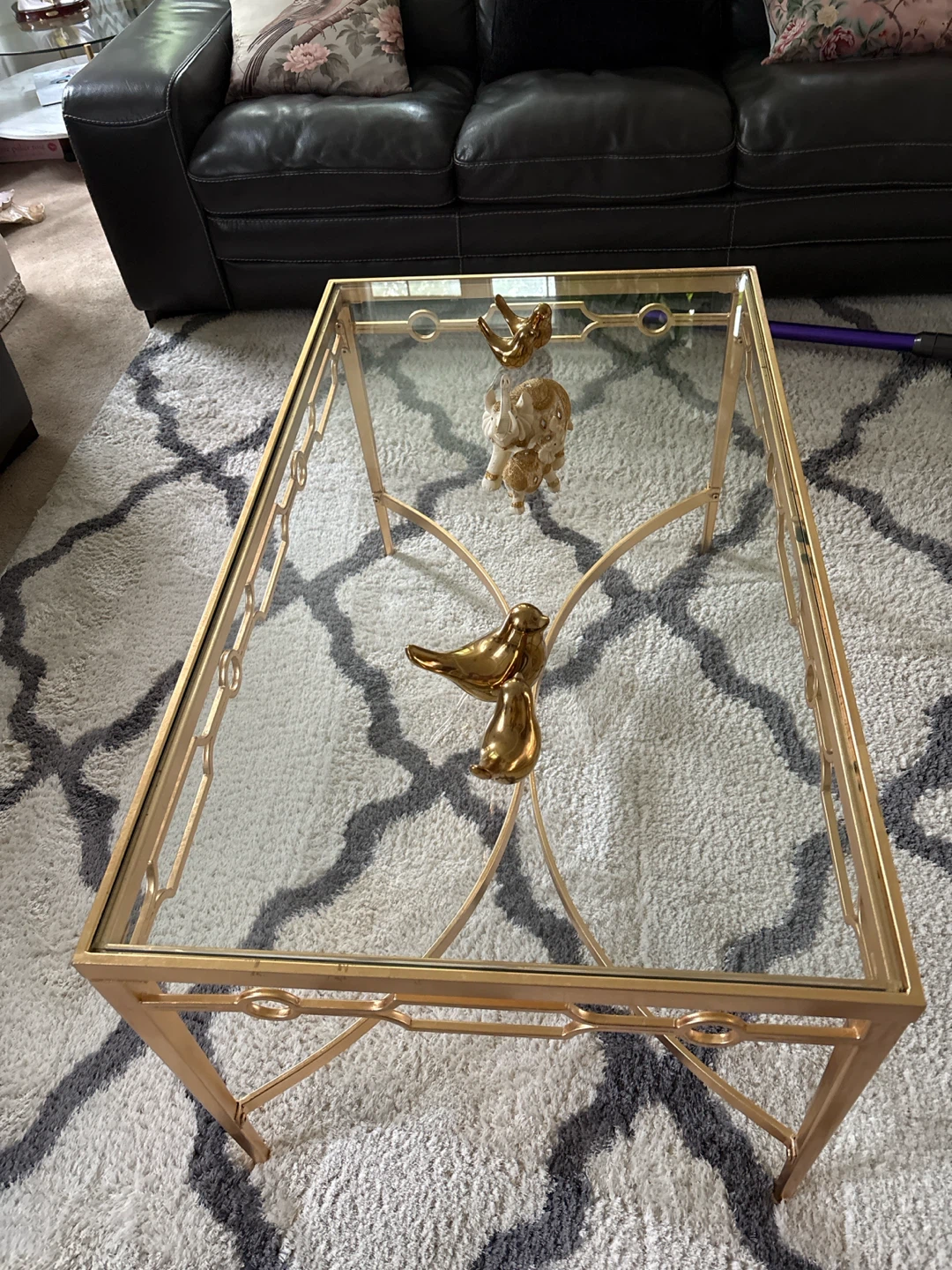 Elegant centre coffee table with gold finish and glass top. - photo 2