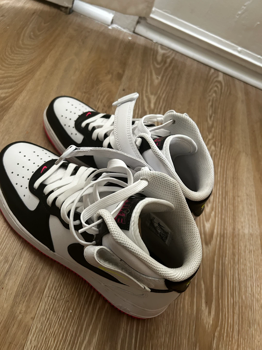 Nike Air Force 1 Mid White Black Pink