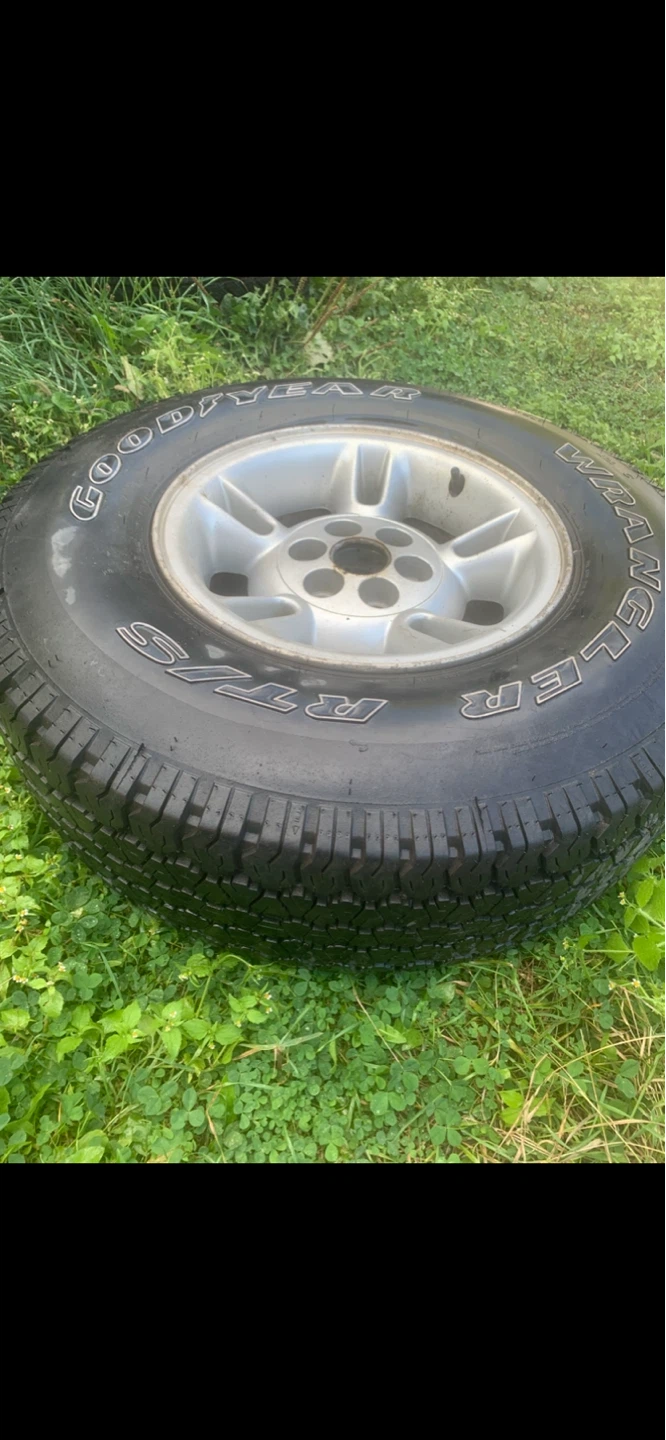 Jeep tire 15 x 8, 5 spoke aluminum ,  Rim/Tire 30 x 9.5 50R15LT.