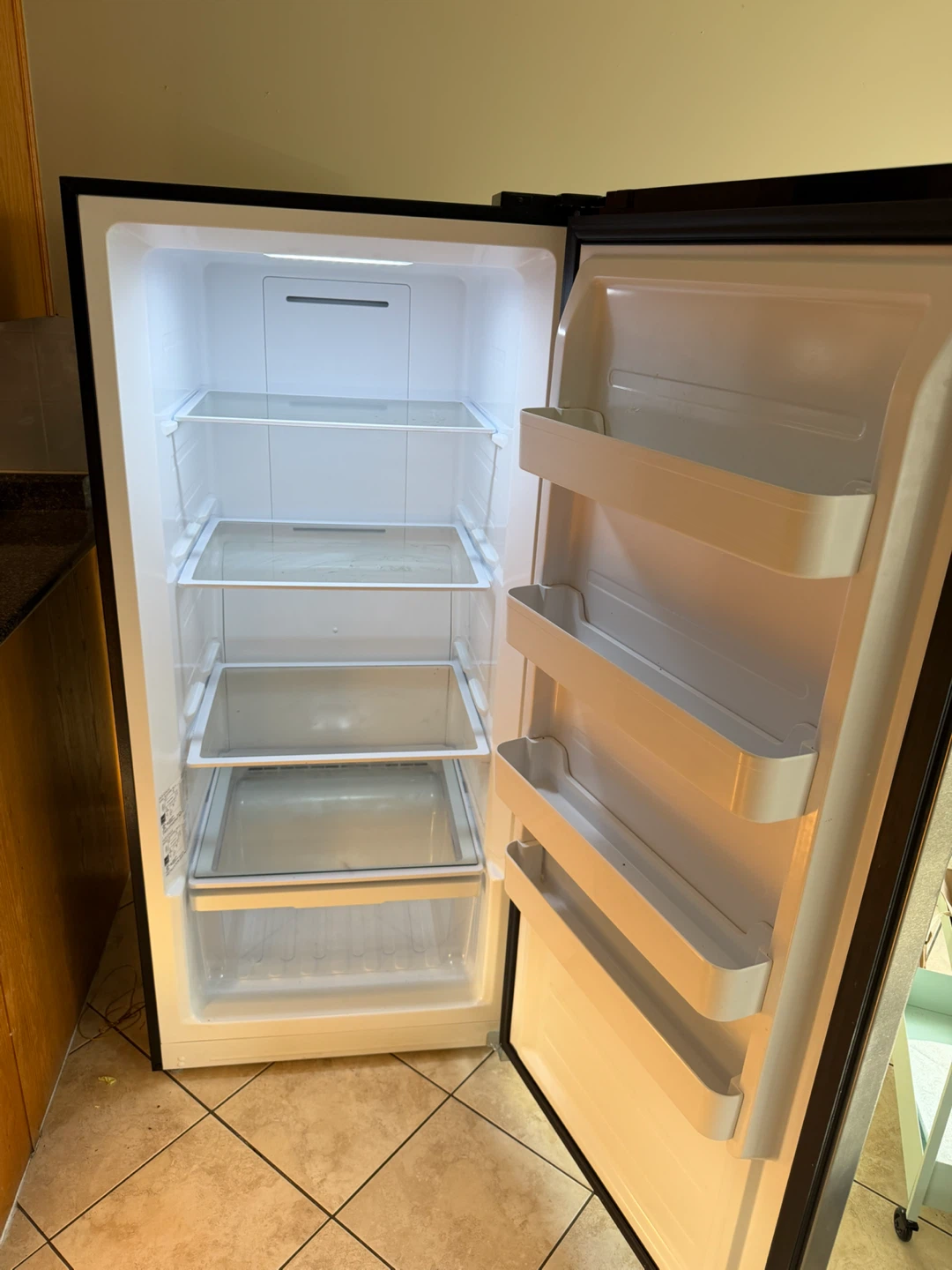 Insignia NS-UZ14SS0 Fridge/Freezer - photo 3