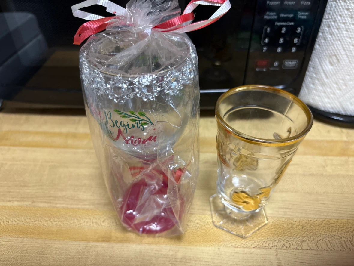 Mom's Day Begins Gift Glass