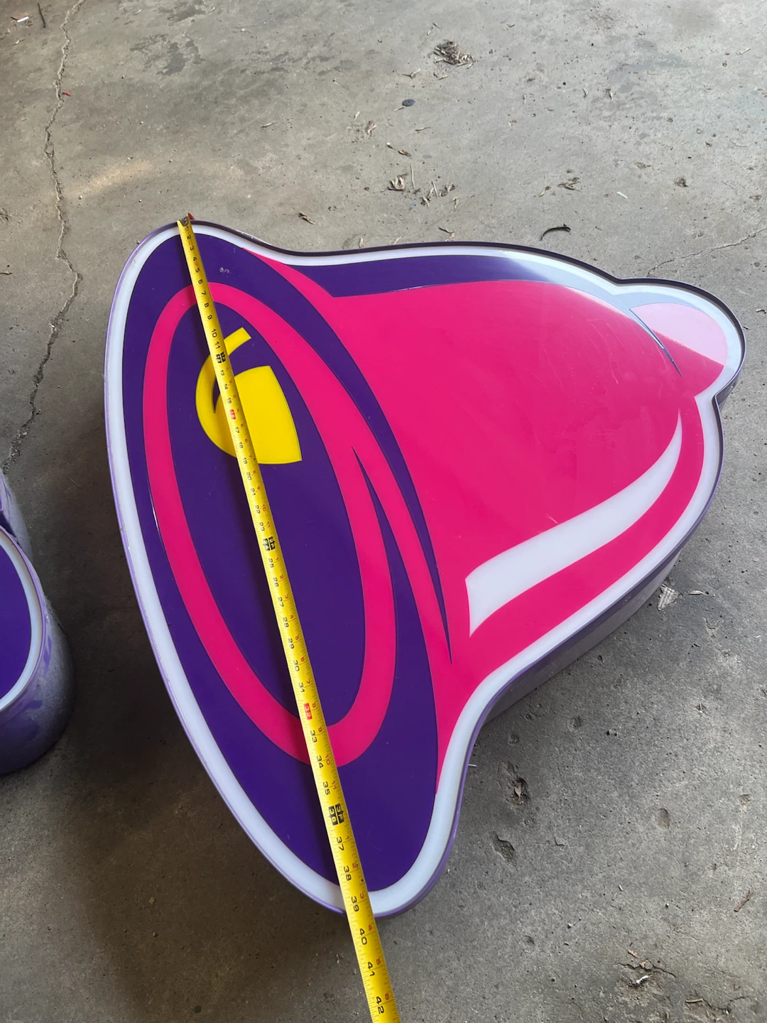 Taco Bell Illuminated Sign Letters & Bell Logo - photo 5