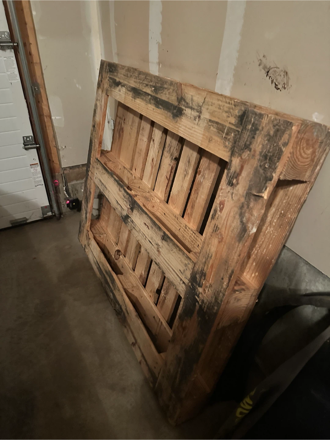 FREE Wooden Pallet