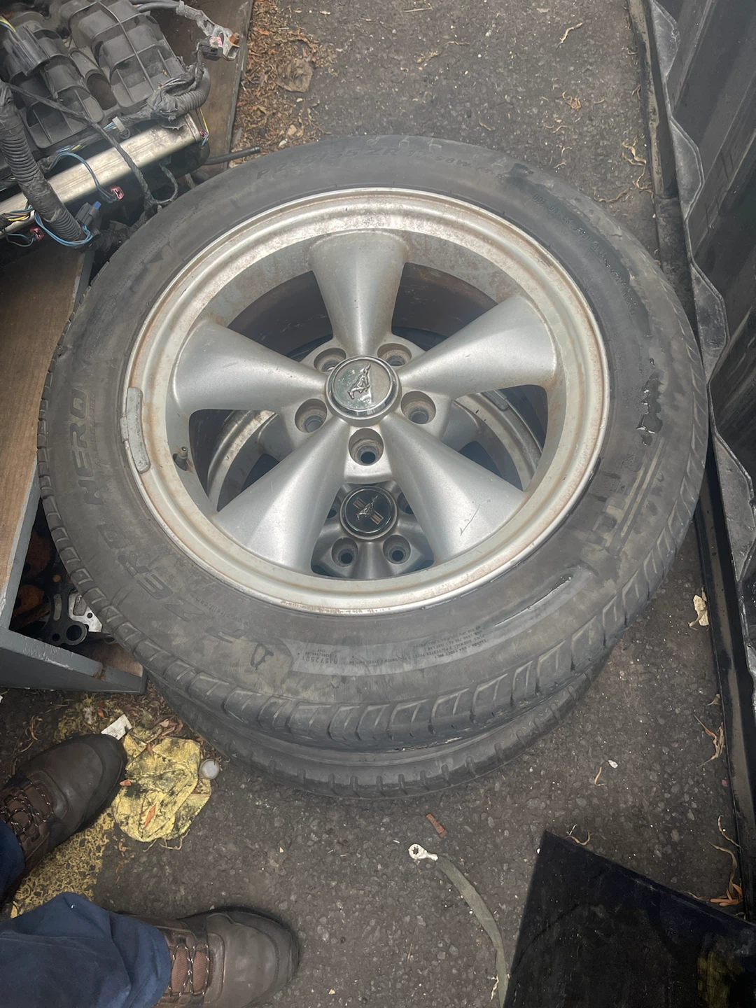 Ford Mustang 2-Wheels and Tires Set