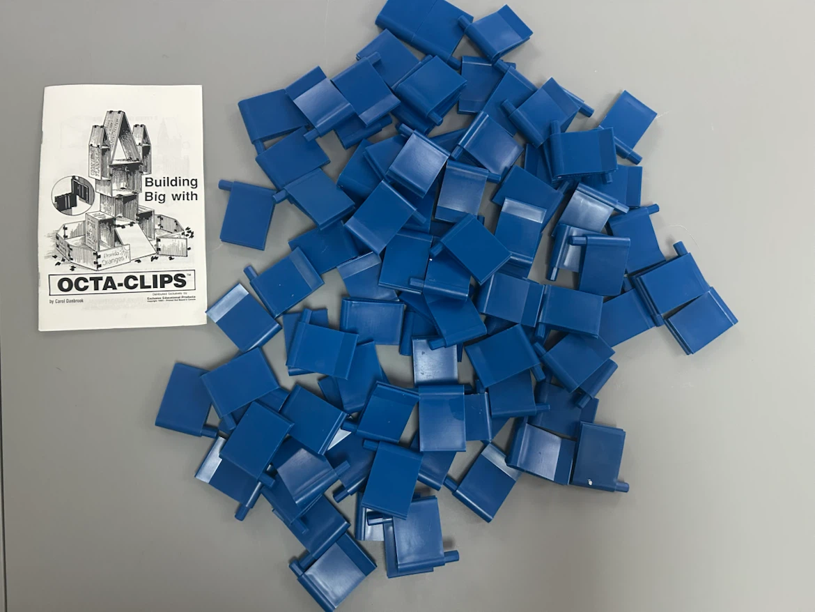 OCTA-CLIPS Building Toy
