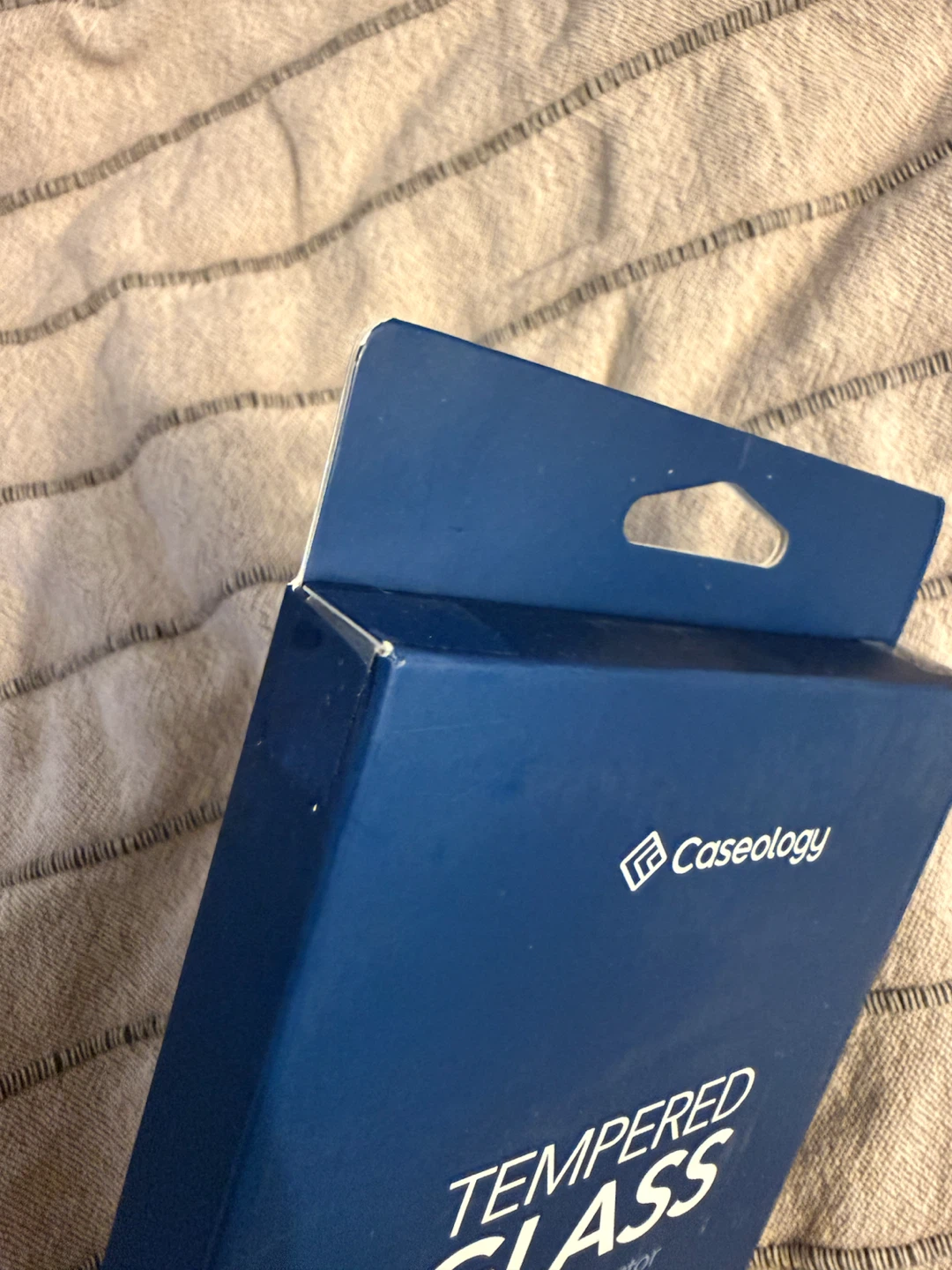 Caseology Tempered Glass - Iphone 16 / 17 pro max - photo 4