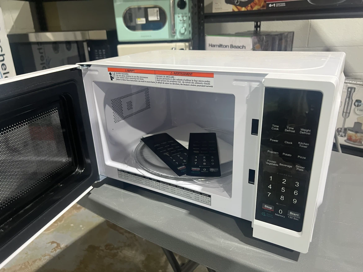 Insignia 0.7 Cu. Ft. Compact Microwave - White - photo 2