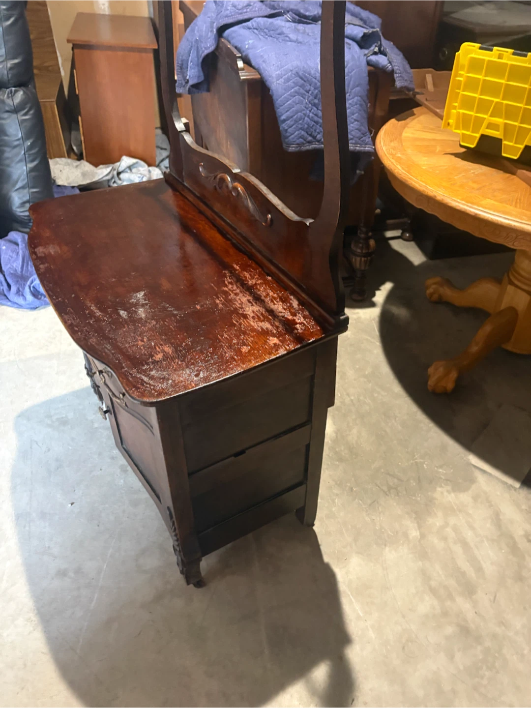 Free delivery Antique Vanity Dresser - photo 4