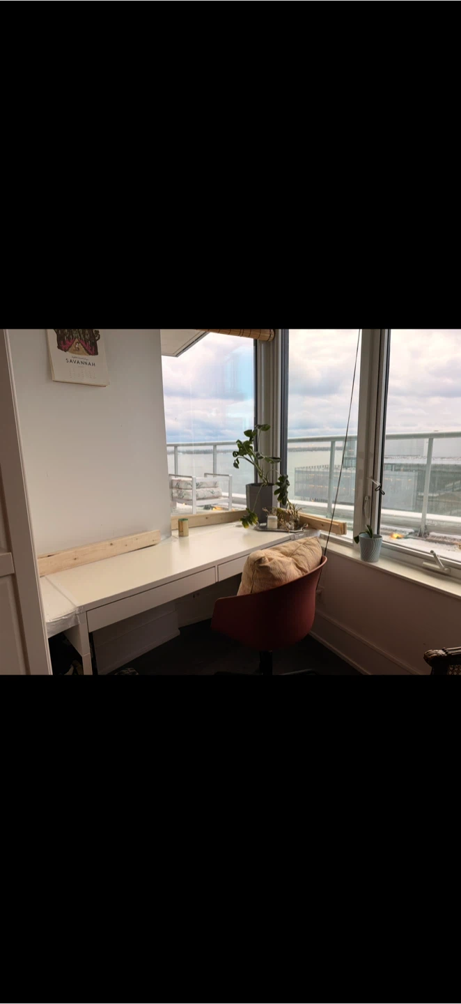 Modern white IKEA MICKE desk - photo 2
