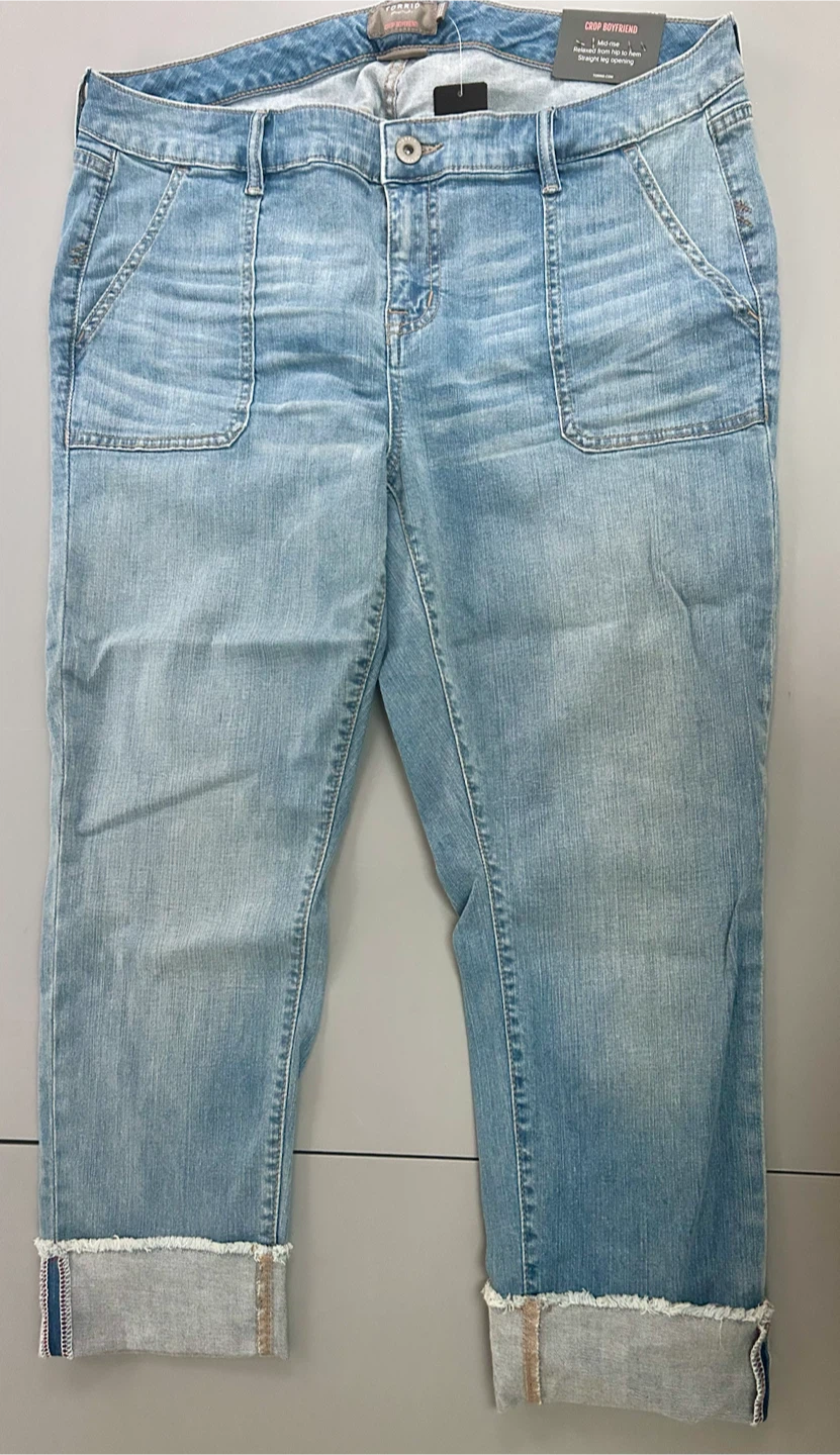 Torrid Crop Boyfriend Jeans Size 16 BNWT