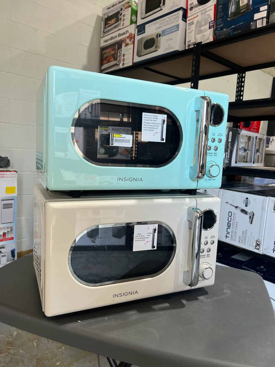 Insignia Retro 0.7 Cu. Ft. Compact Microwave - Cream