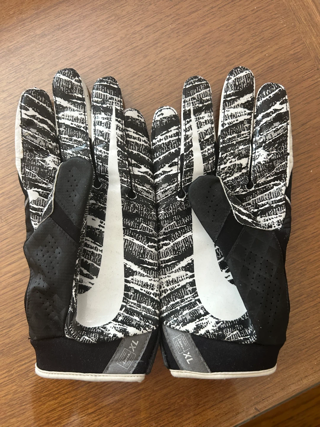 Nike Football Gloves - XL youth - photo 2