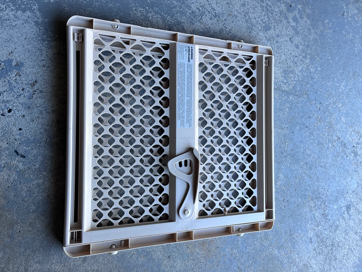 Metal and Plastic Baby Gate - photo 2