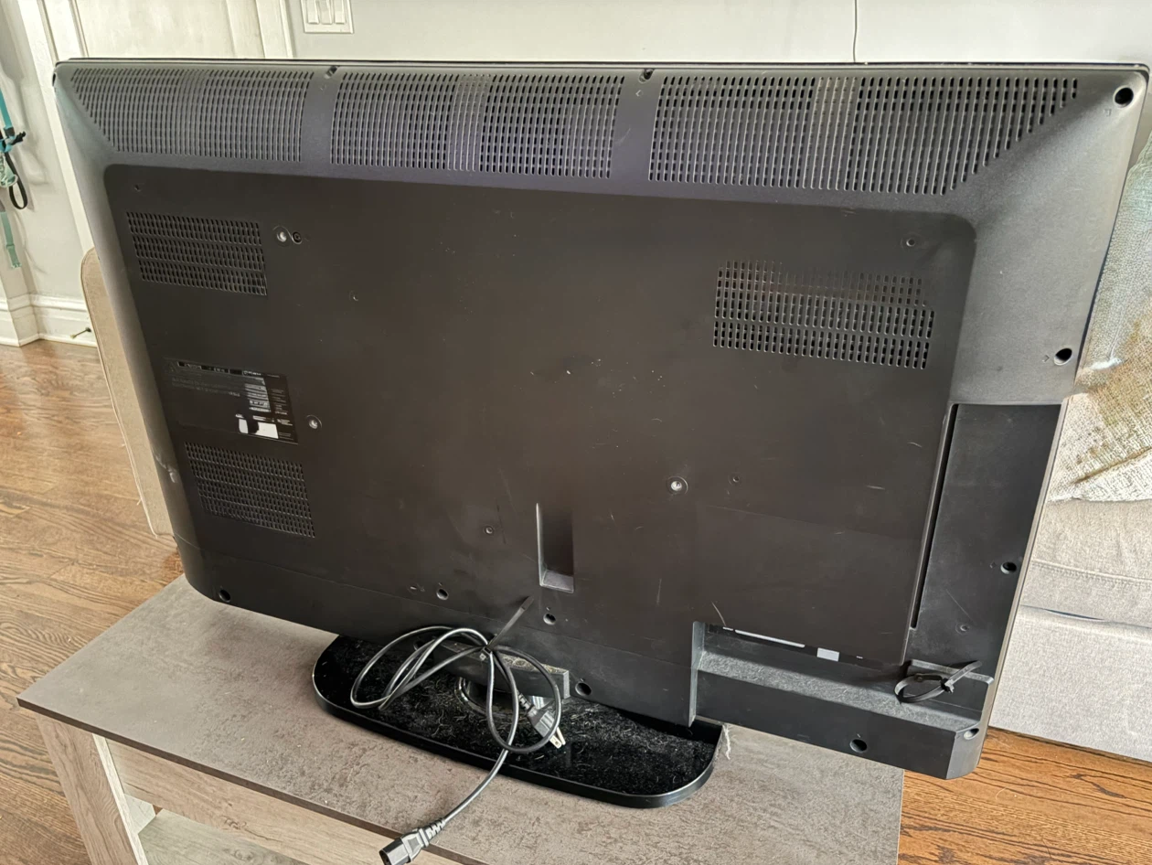 Insignia 55-inch TV - photo 2