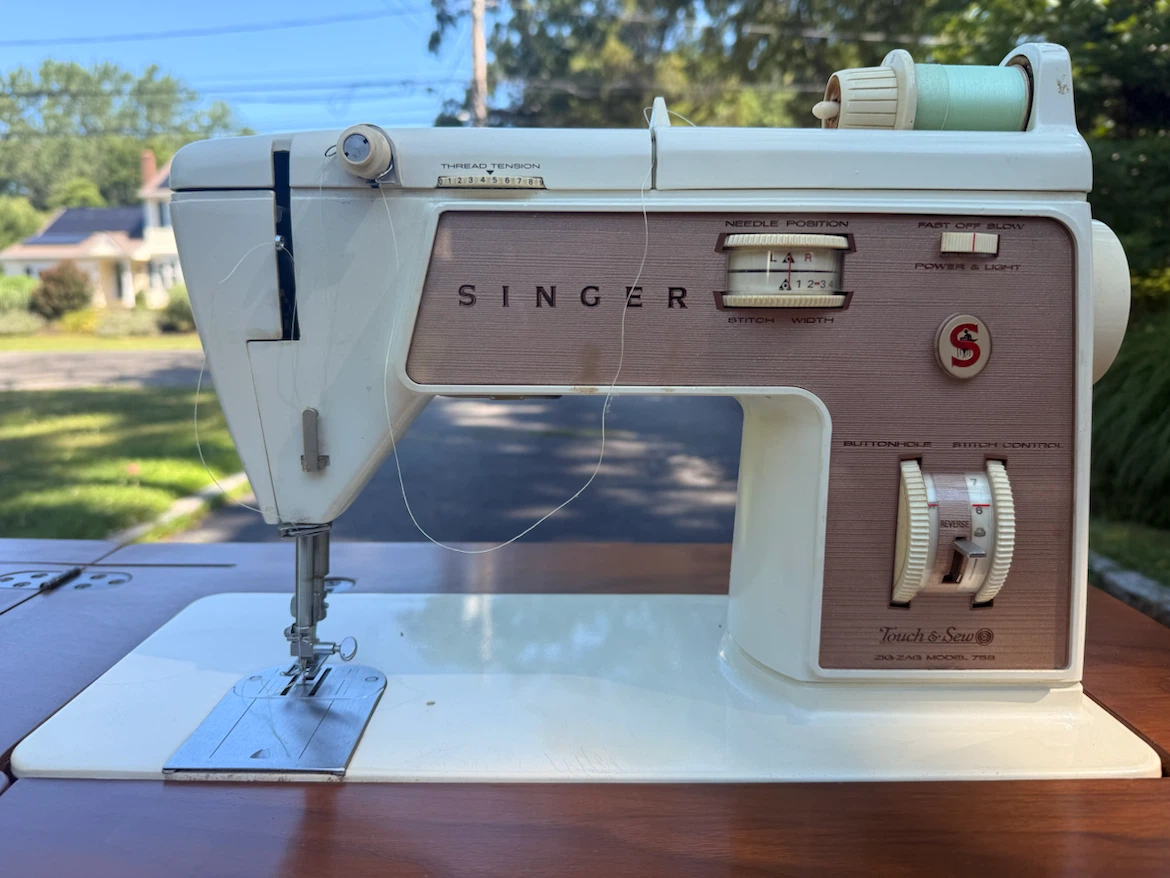 Singer Touch & Sew Sewing Machine with Cabinet - photo 5