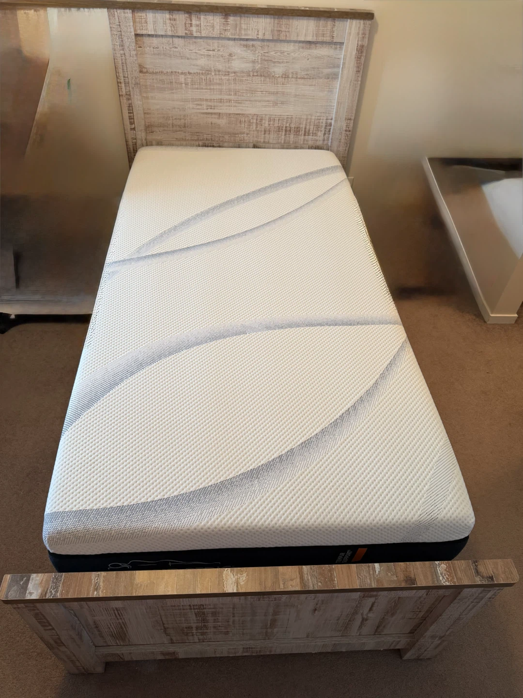 Bed with mattress and box - photo 2