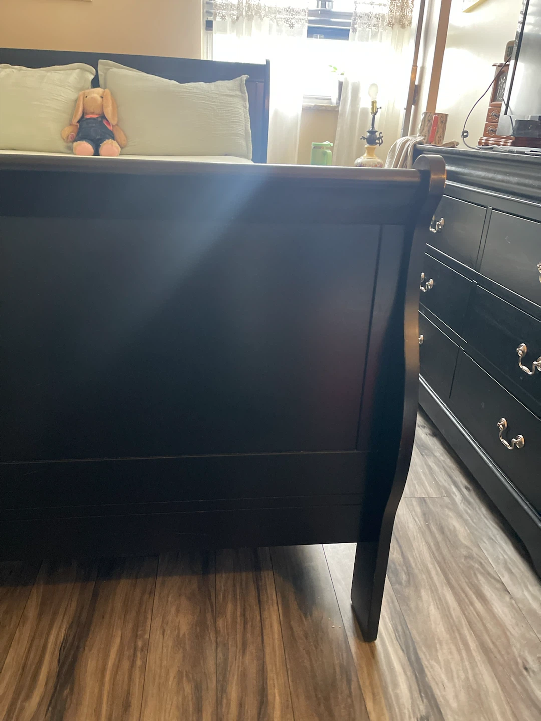 Queen Bed (comes with Mattress and Box springs) - photo 4