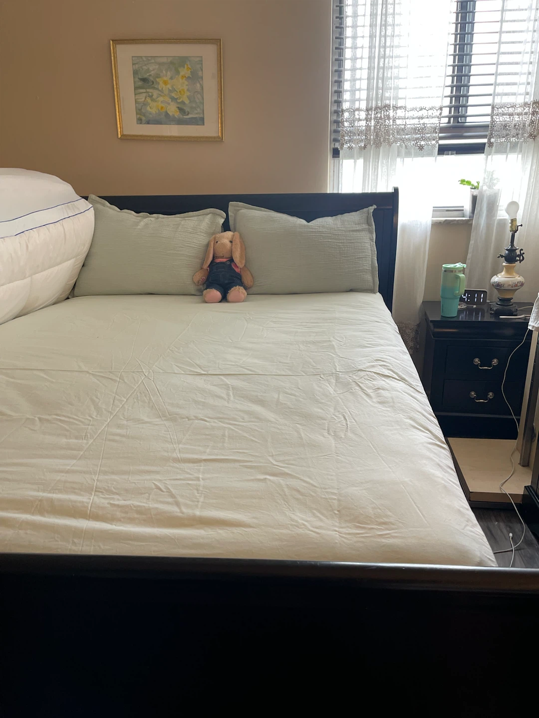Queen Bed (comes with Mattress and Box springs) - photo 5