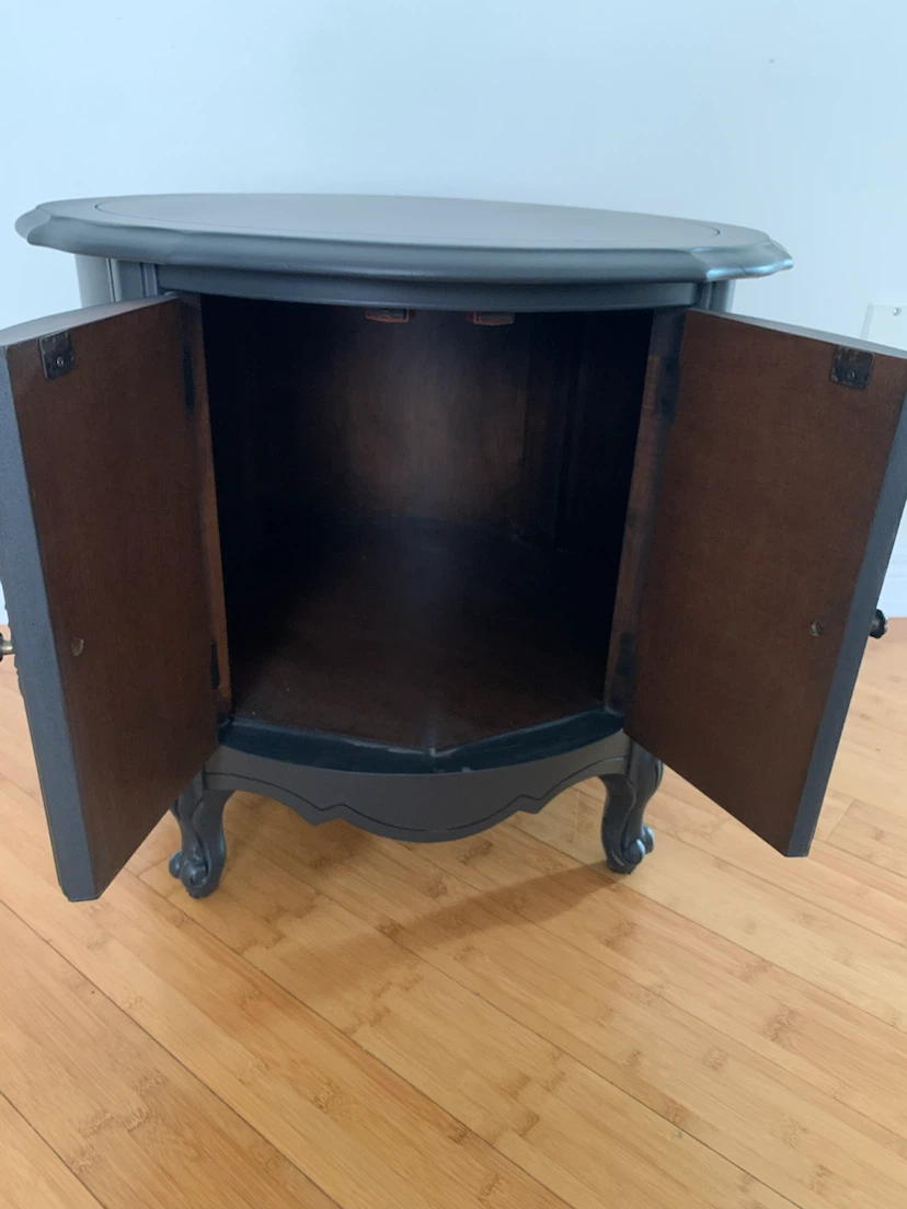 End table , end cabinet, bed side table - photo 3