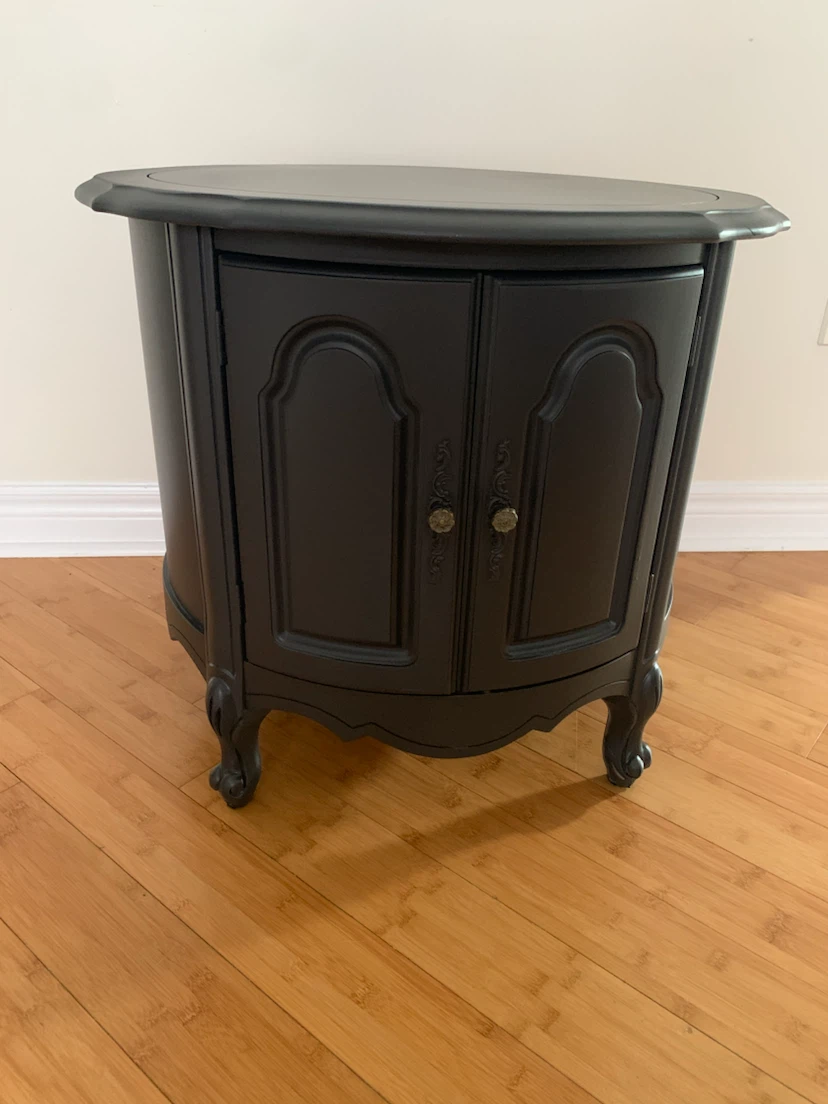 End table , end cabinet, bed side table - photo 4