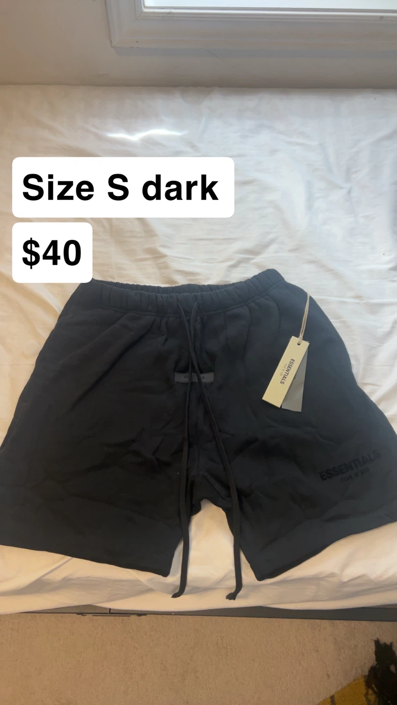 Dark essential shorts