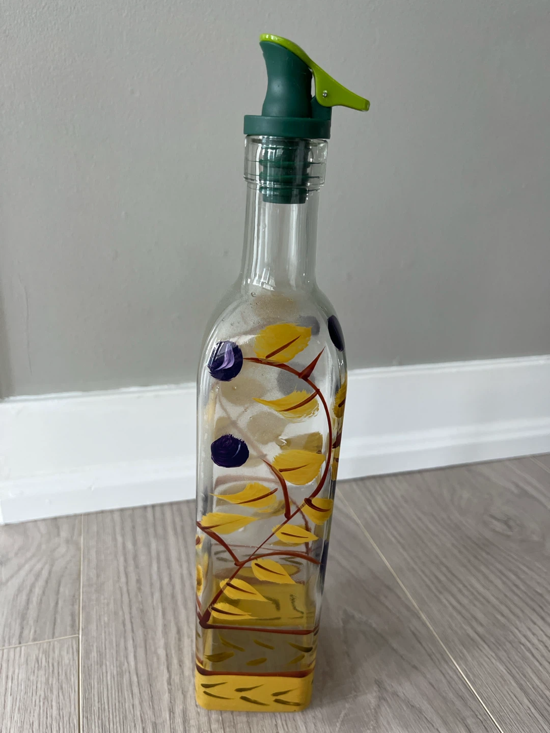 Decorative Glass Oil Bottle with Dispenser Spout