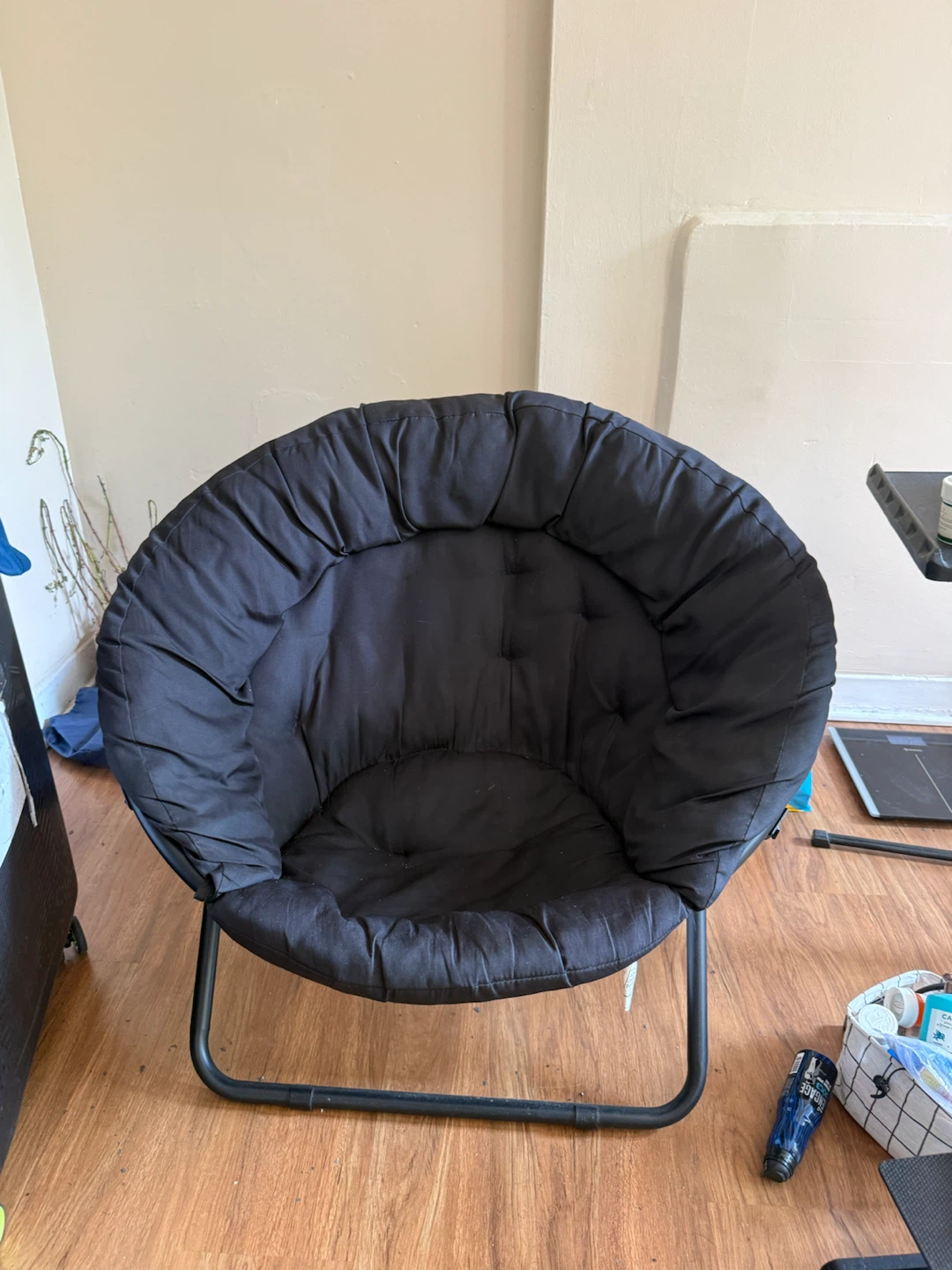 Black Saucer Chair
