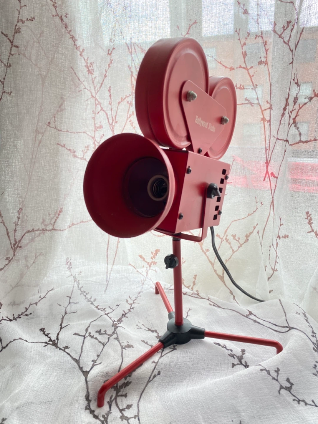 VINTAGE Hollywood Studio Red Movie Camera Decor Lamp - photo 3