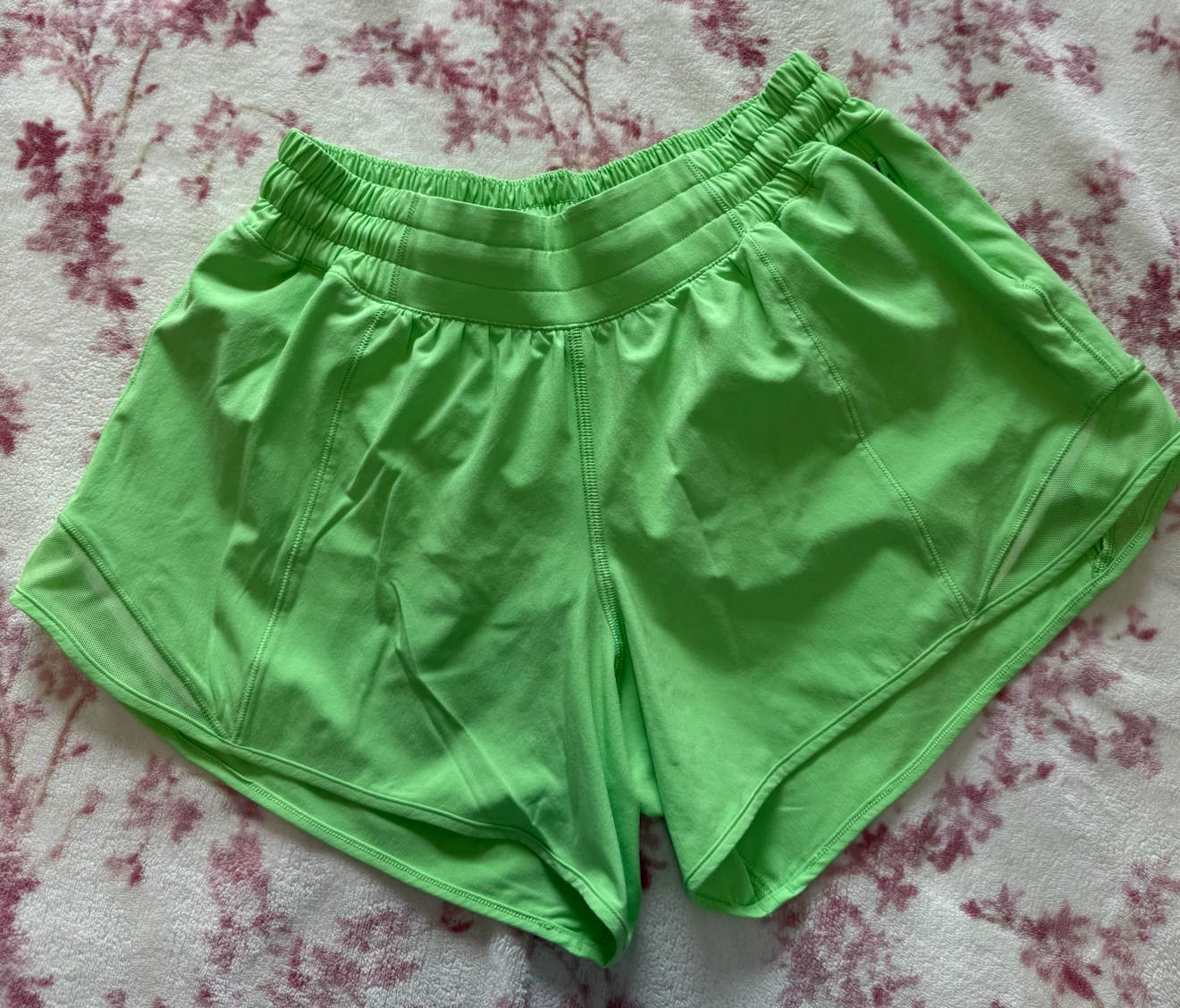 Lululemon Hotty Hot Shorts Size 6 - photo 2