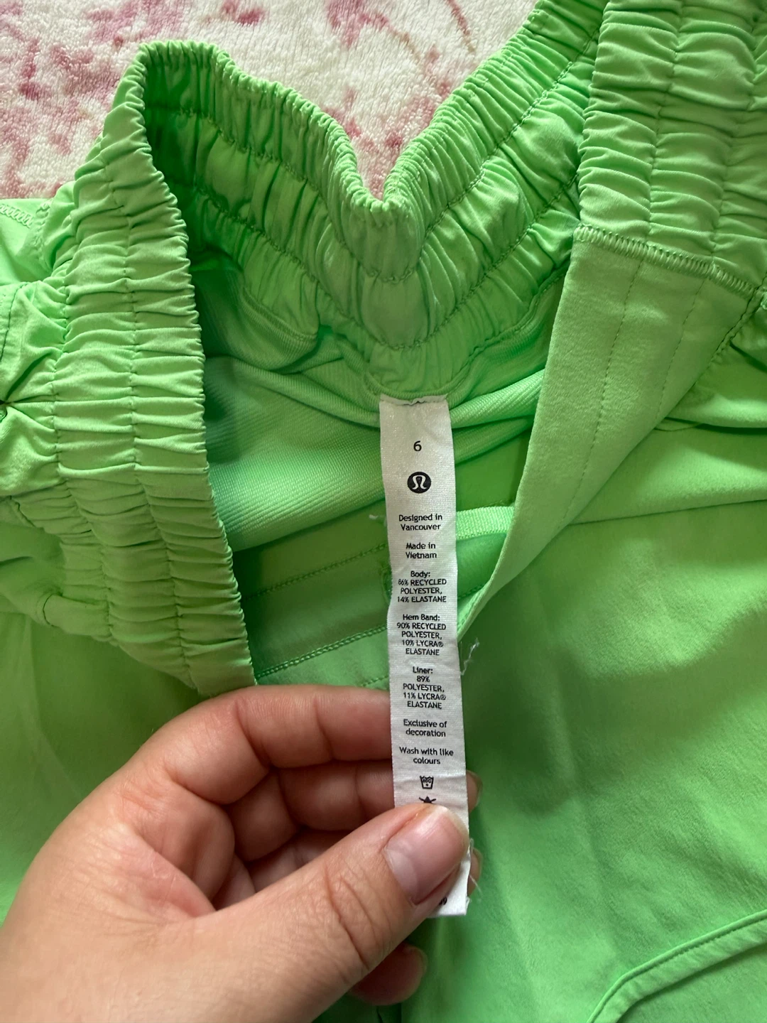 Lululemon Hotty Hot Shorts Size 6 - photo 3