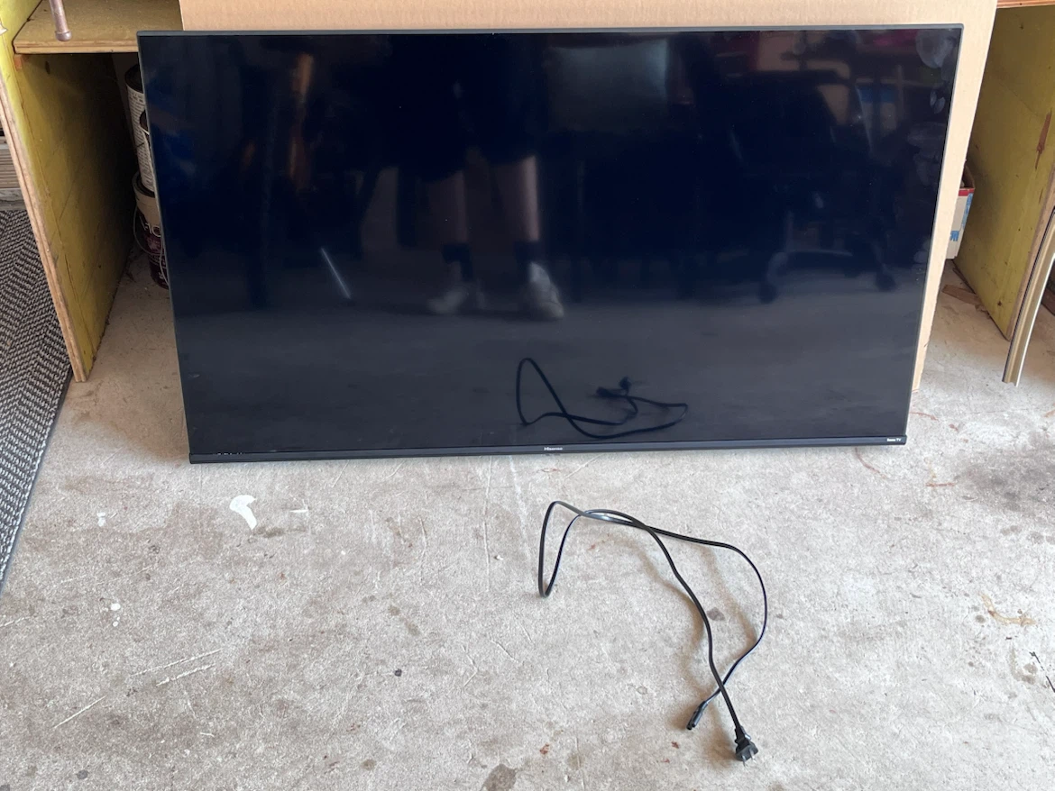 Hisense 50" LED LCD TV Selling 4 parts