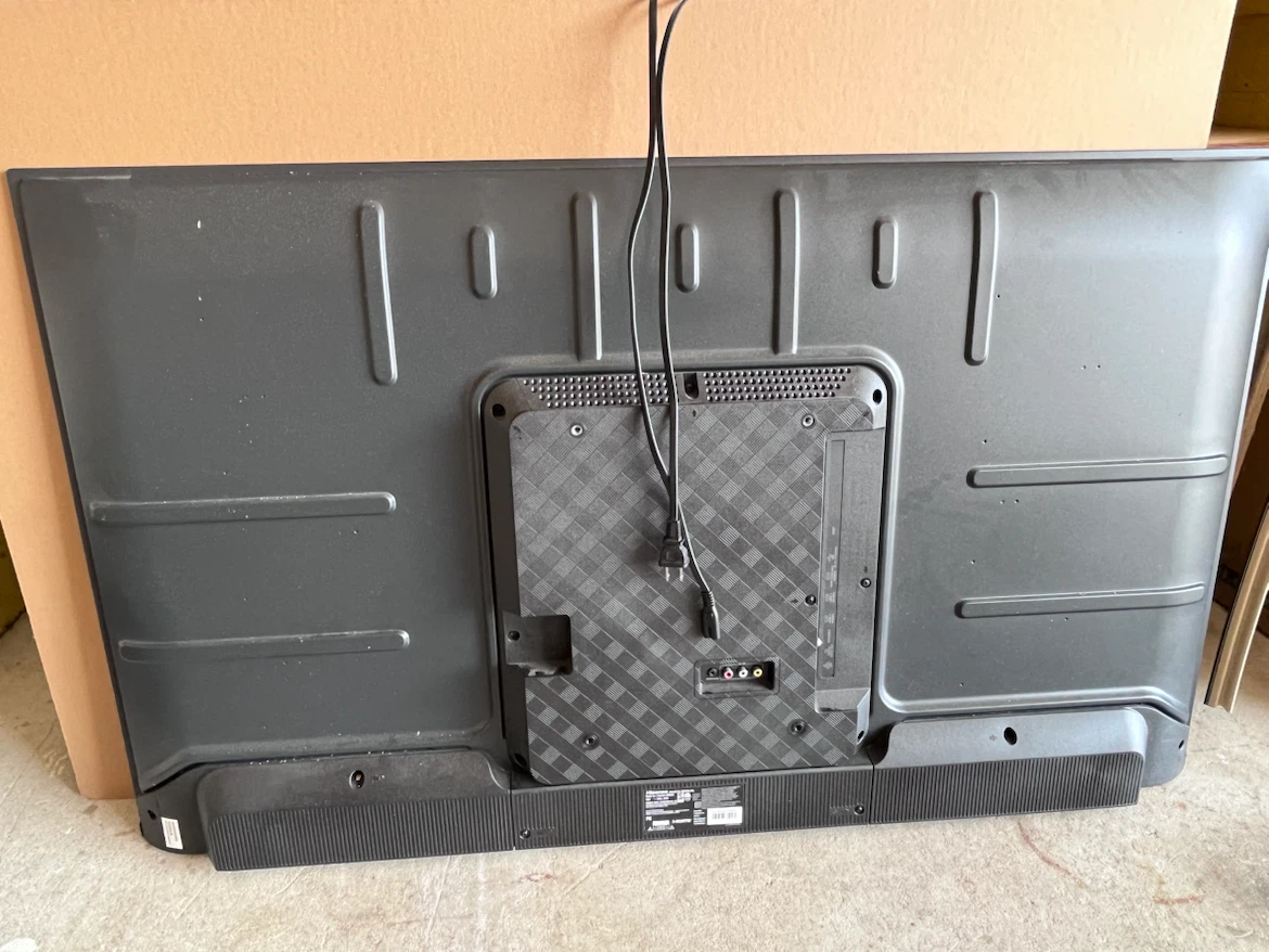 Hisense 50" LED LCD TV Selling 4 parts - photo 3