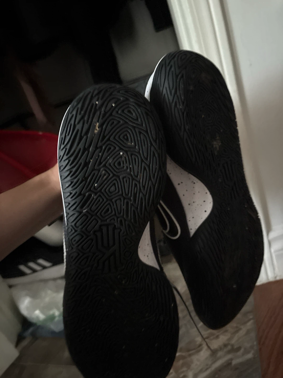 Nike kyrie basketball shoes us 11 - photo 2