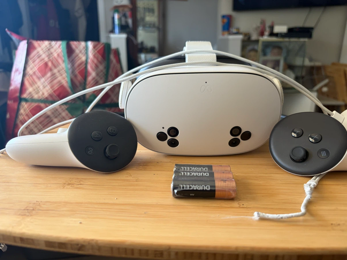 Meta Quest 3S VR Headset with Controllers and batteries